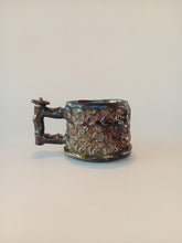 Load image into Gallery viewer, Button Tipped Skull Mug