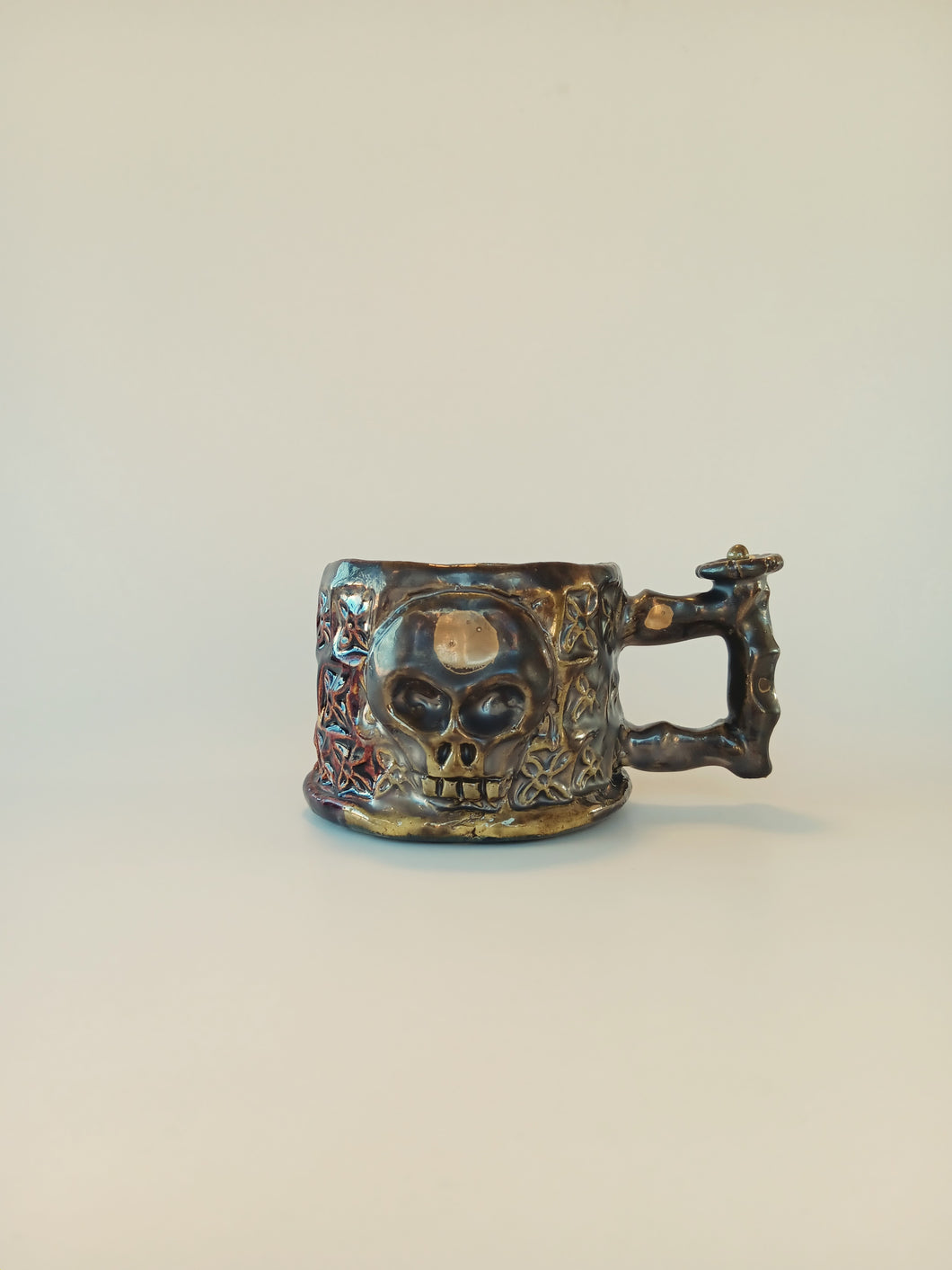 Button Tipped Skull Mug